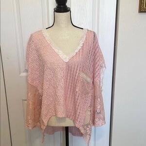 NWOT POL OVERSIZED SOFT PINK LACE TOP WITH FRONT POCKET. HIGH/LOW. SIZE MEDIUM.